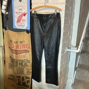 Ann Taylor Faux Leather Black Pants in Women’s Size 6 Petite